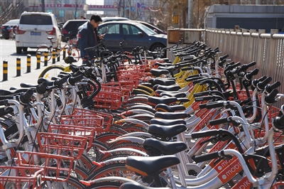近日,摩拜单车、ofo已取消月卡优惠,从每月1元或2元恢复到每月20元。图/视觉中国