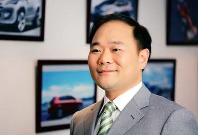 李书福拿下奔驰母公司近10%股份,成最大股东