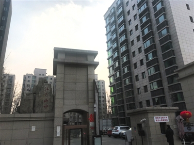 江南山水项目购房者2009年认购,2013年项目取得预售证,部分业主至今仍未正式签约。
