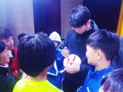 11所小学比了1年 萌芽杯 落幕 球星吉翔颁奖 点