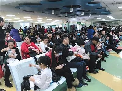 ▲2017年12月18日,北京,随着气温下降,流感进入高发期,北京儿童医院迎来冬季就诊高峰。图/视觉中国