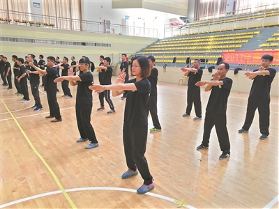 老师学咏春 功夫进校园