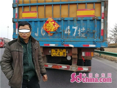 罐式半挂车改装扩容、缓刑期内伪造驾驶证上路