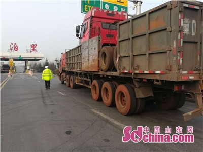 罐式半挂车改装扩容、缓刑期内伪造驾驶证上路