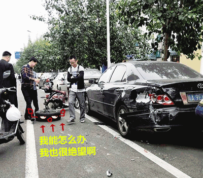 开着开着车轮突然掉了海口一轿车失控撞坏路边两辆车求车主心理阴影
