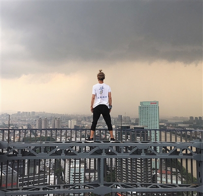 国内高空挑战第一人咏宁坠亡 折射直播平台监