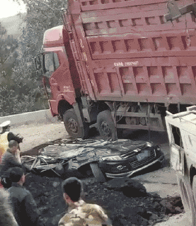 来宾男子冲冠一怒为红颜,怒怼甘蔗车|挡风玻