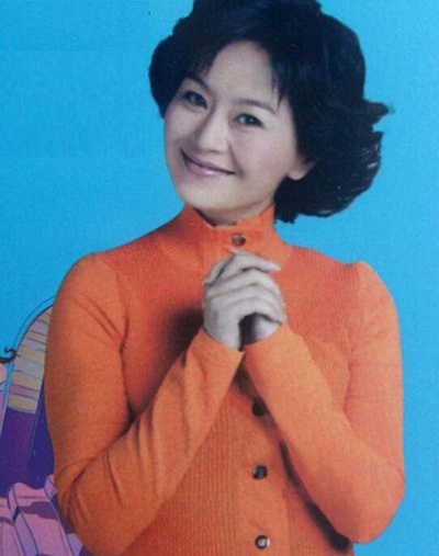 鞠萍近照素颜温婉 丈夫待继子视如己出儿媳超