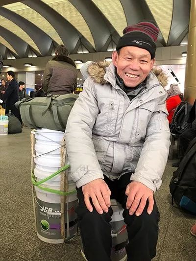 原标题:“春运神器”里承载着复杂的现实