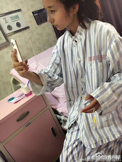 澎湃新闻:女子花3.5万元被整歪鼻子 医院推脱2年多承诺重做