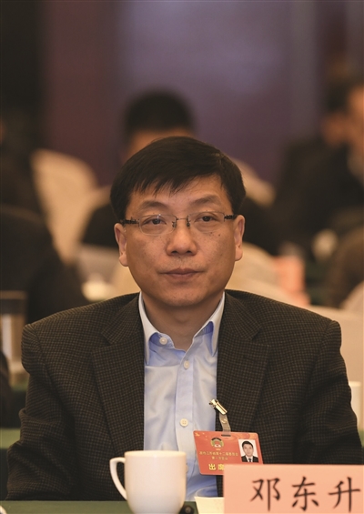 邓东升(省沿海开发集团有限公司党委书记,董事长)