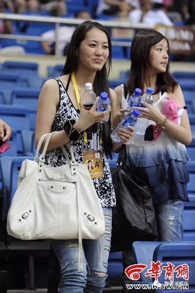 余文乐刚宣布结婚，新娘的旧八卦又被吃瓜群众刨出来了……