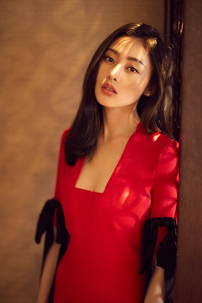 张天爱红色礼服大秀有致身材 性感红唇妩媚动人|张天爱|女演员|重庆_新浪娱乐