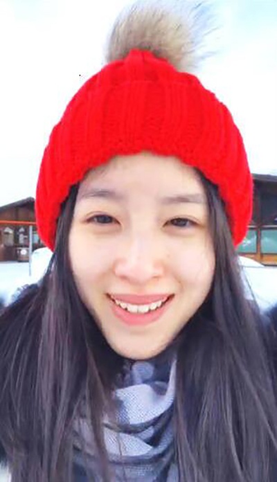 奶茶妹妹 章泽天素颜照曝光 戴小红帽呆萌可爱