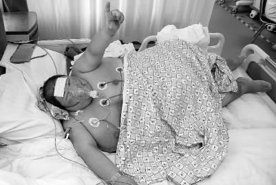 平躺睡觉 何超开心极了|何超|手术|护士