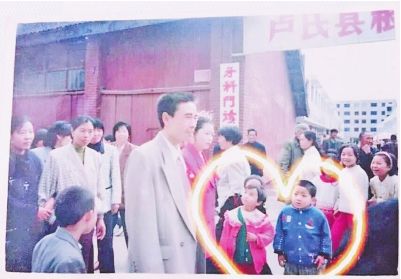 缘分天定！一对成都小夫妻，结婚5年了，刚发现18年前在青岛同过框…