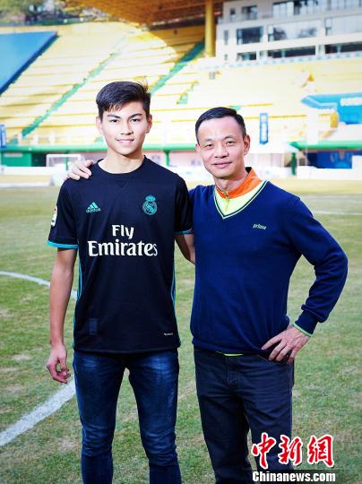 混血足球小将想入中国籍 梦想为中国征战世界