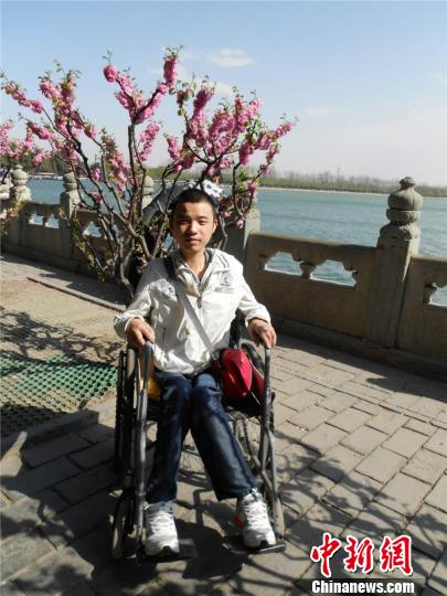 中国新闻网:湖北“渐冻人”兄弟先后去世 留遗愿捐眼角膜(图)