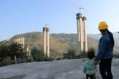 休息的时候,我会带着儿子看看自己工作的地方。