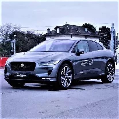 这款SUV长相帅气、推背感十足，居然还有“前备厢”，社会社会！