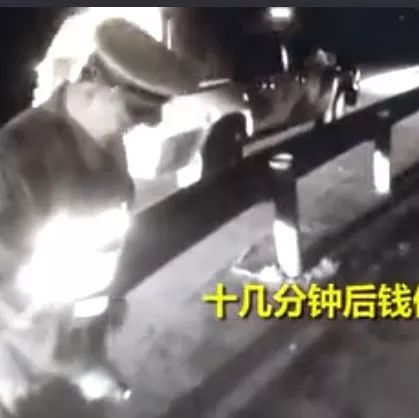货车司机借钱神操作 把钱藏高速路上等朋友来找