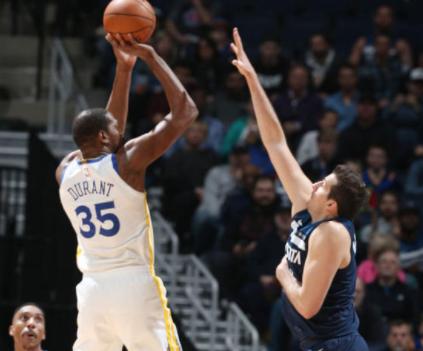 库里庆生玩的嗨 明天还有比赛打,湖人vs勇士前