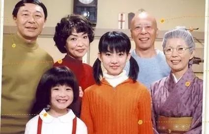 当年po主被这个圆圆脸微微胖的小女孩萌得心都化了!
