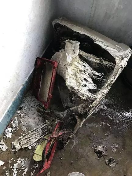 洗衣机突然爆炸，画面惨烈！很多人都忽略这件事，后果很严重！