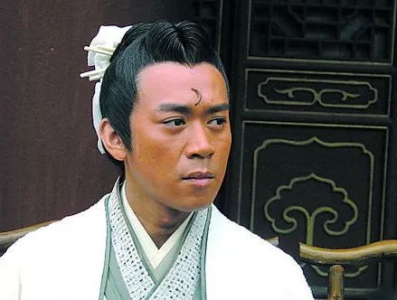 2004年,他和范冰冰合作出演《凌云壮志包青天,饰演包拯一角.