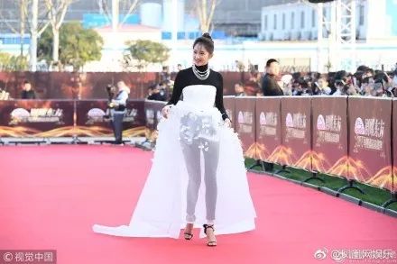 关晓彤和陈志朋,中国时尚圈的两座高峰啊!
