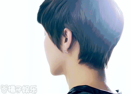 【gif】来自鹿晗的回眸,你被撩到了吗?