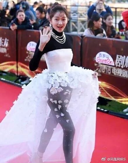 关晓彤和陈志朋,中国时尚圈的两座高峰啊!