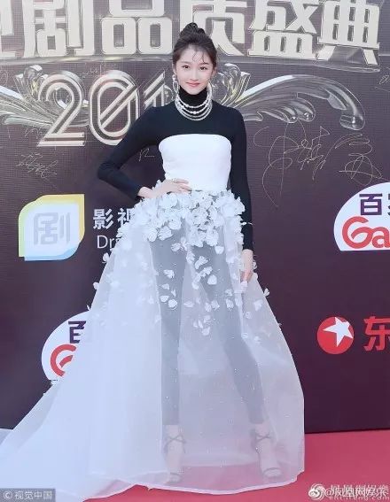 关晓彤和陈志朋,中国时尚圈的两座高峰啊!