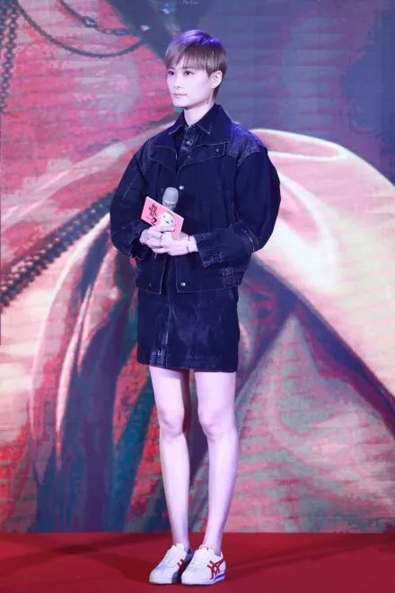 李宇春新年上脚的第一双鞋竟是它鬼冢虎虎抓纹要搞大事