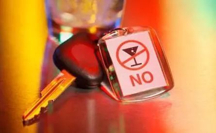 上次醉驾失好友,这次醉驾伤女友 春节回家行