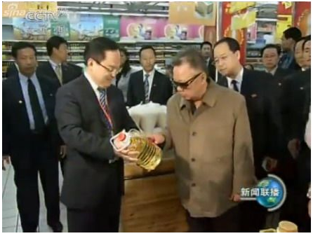 2011年,金正日在扬州一家超市。