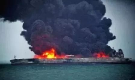 人民日报海外版-海外网:侠客岛：东海轮船相撞世界关注 对海洋生态啥影响