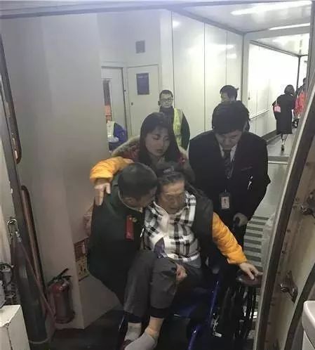 宁波一家4口亲历海口大堵车,揪心也暖心!而这