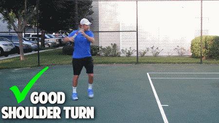 正手击球还要借用腰肩力量啊,费德勒亲自示范助你正手