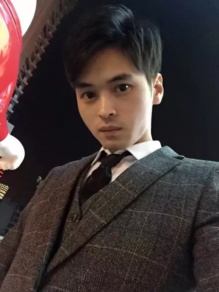 男子大火中救出昏迷女子 妻子:看不出来你这么勇敢