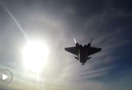 空军新春宣传片:披露歼20和苏35实训影像
