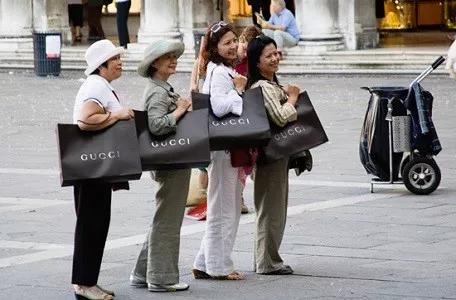 留学生曝光免税店针对中国游客的潜规则,外国