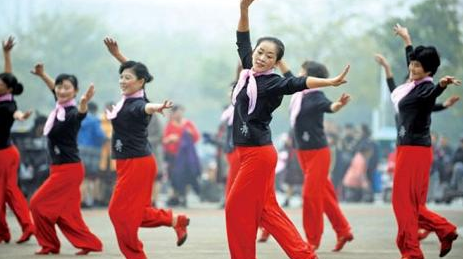 网友评10大广场舞神曲 《最炫民族风》居首