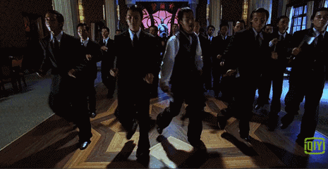 黑衣人都是同伙吗?天,光天化日之下竟然群殴?