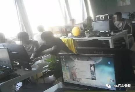 西安一家网络公司男职员扮女装,记者卧底爆出