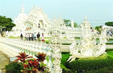 泰国女子夜市用餐被收2倍钱,因被误认为是中国人!原来中国游客