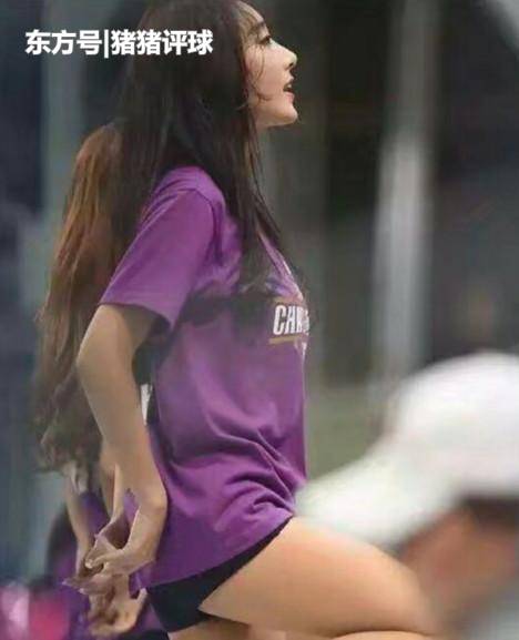 白色内衣热舞_美女内衣热舞