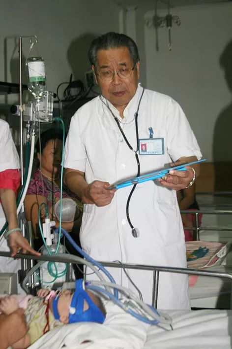 即使带病也几十年如一日