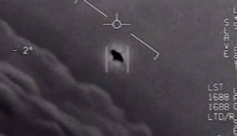 资料图片：近日公开的美军战机遭遇UFO的平视显示器（HUD）视频截图。（图片来源于网络）