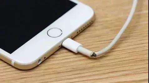 手机屏幕碎了,别急着花钱换屏!用这招15分钟修